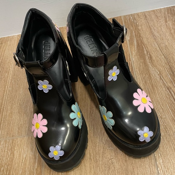 DELIA*S FLOWER POWER PLATFORM MARY JANES - Picture 9 of 16